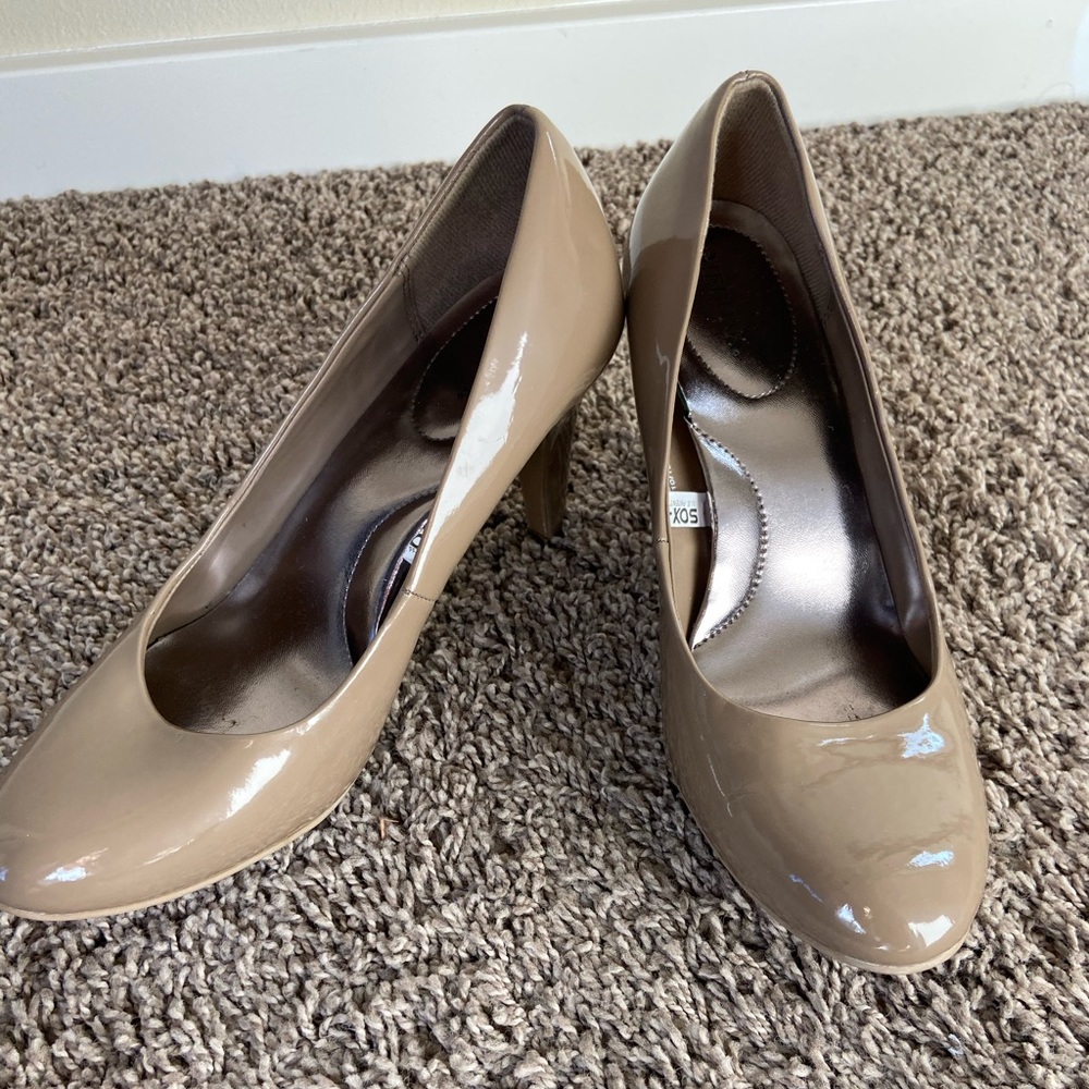 tan heels